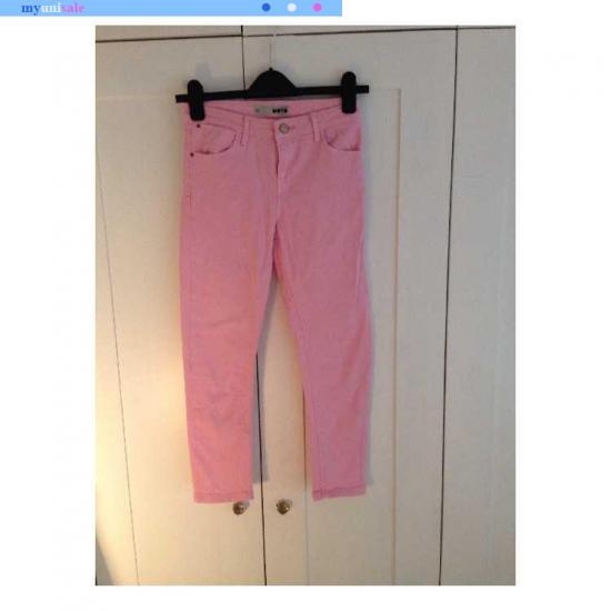 pink cropped jeans